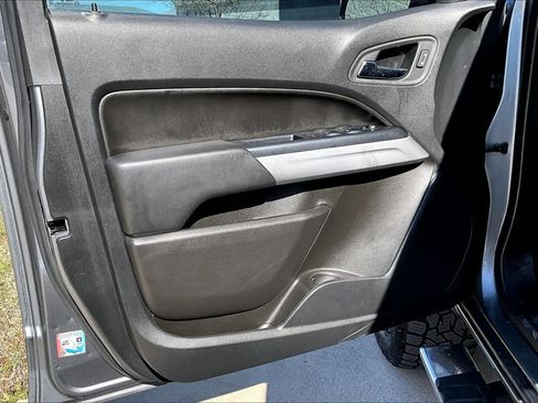 Used 2022 Chevrolet Colorado LT w/ Safety Package image 14