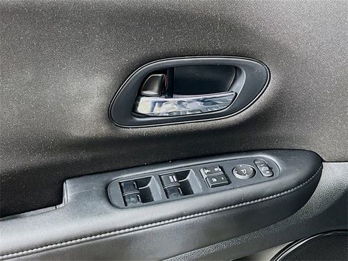 Used 2017 Honda HR-V LX image 9