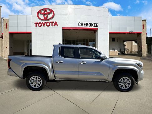 Used 2024 Toyota Tacoma SR5 image 4