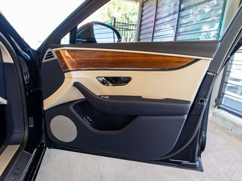 New 2026 Bentley Flying Spur V8 AWD/4WD image 17