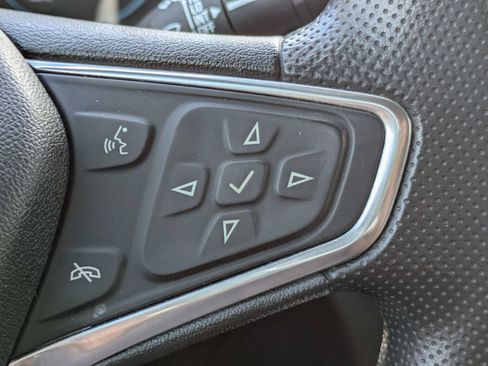 Used 2019 Chevrolet Equinox LS w/ LS Convenience Package FWD image 17