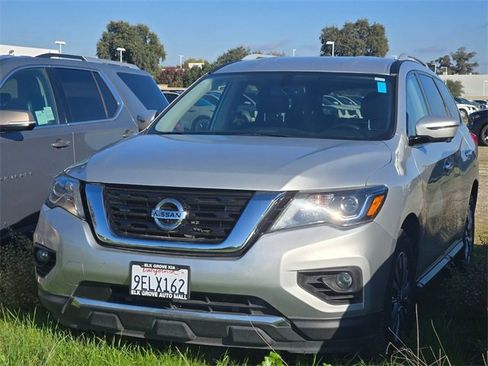 Used 2019 Nissan Pathfinder SL image 3