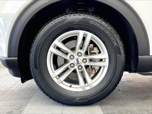 Used 2020 Ford Explorer XLT w/ Equipment Group 202A image 8