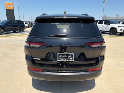 Used 2023 Jeep Grand Cherokee L Laredo RWD image 4