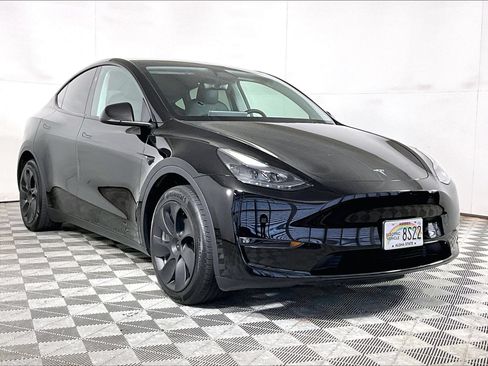 Used 2024 Tesla Model Y Long Range AWD/4WD image 7