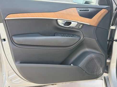 Used 2023 Volvo XC90 B6 Plus image 22