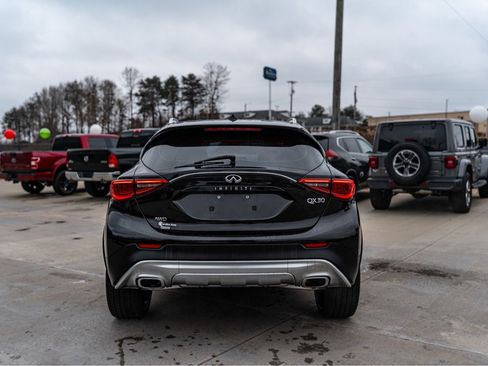 Used 2019 INFINITI QX30 AWD image 3