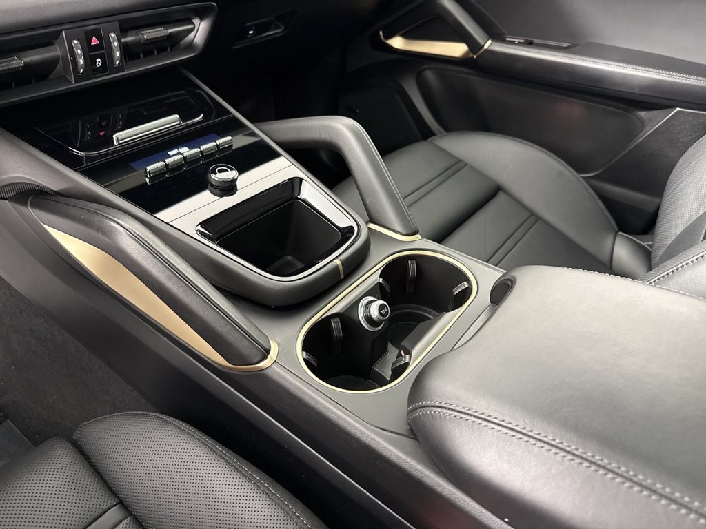 Certified 2024 Porsche Cayenne Coupe w/ Premium Package Plus AWD/4WD image 31