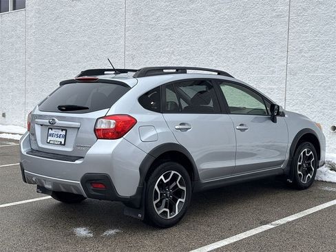 Used 2017 Subaru Crosstrek 2.0i Premium w/ Moonroof Package image 13
