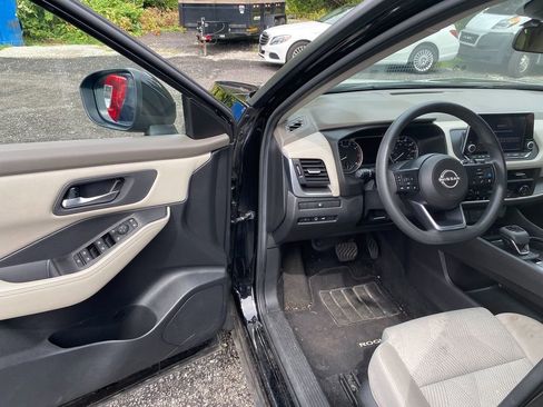 Used 2024 Nissan Rogue SV image 10