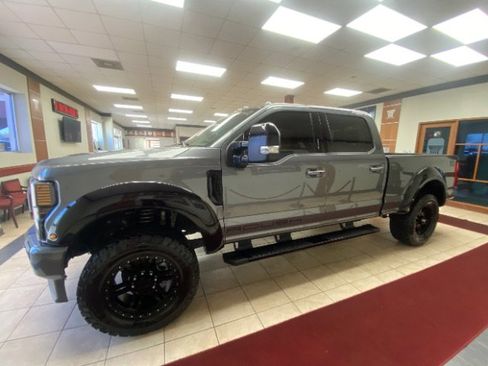 Used 2021 Ford F250 Lariat image 2