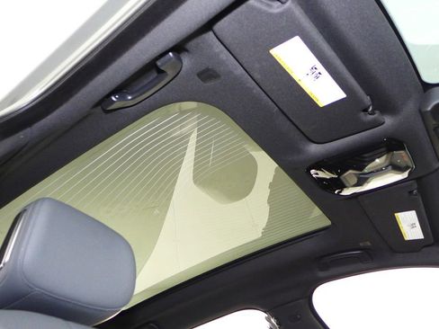 Used 2023 BMW 740i w/ Parking Assistance Package image 18