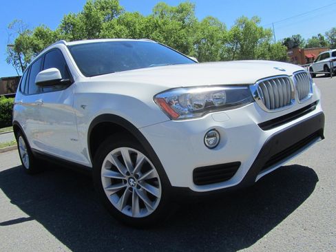 Used 2017 BMW X3 xDrive28i image 2