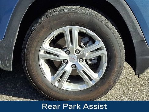 Used 2024 GMC Terrain SLE w/ Driver Convenience Package image 12