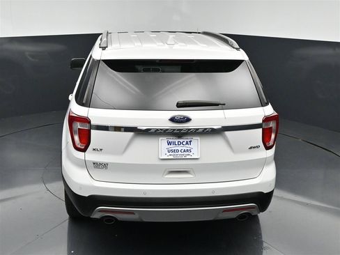 Used 2017 Ford Explorer XLT w/ Equipment Group 201A AWD/4WD image 25
