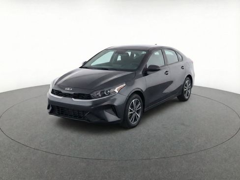 Used 2023 Kia Forte LXS image 3