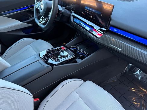 Used 2025 BMW M5 w/ Carbon Package image 16