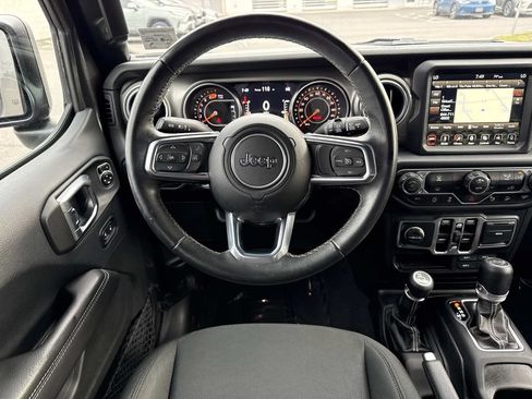 Used 2018 Jeep Wrangler Unlimited Sahara AWD/4WD image 13