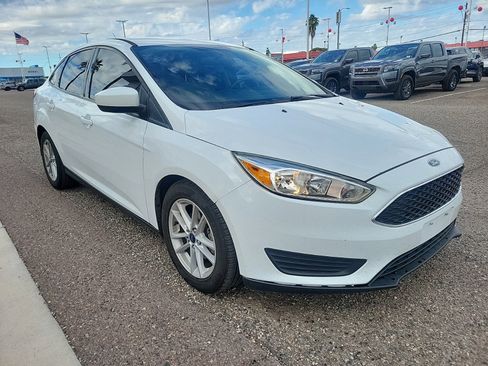Used 2018 Ford Focus SE image 3