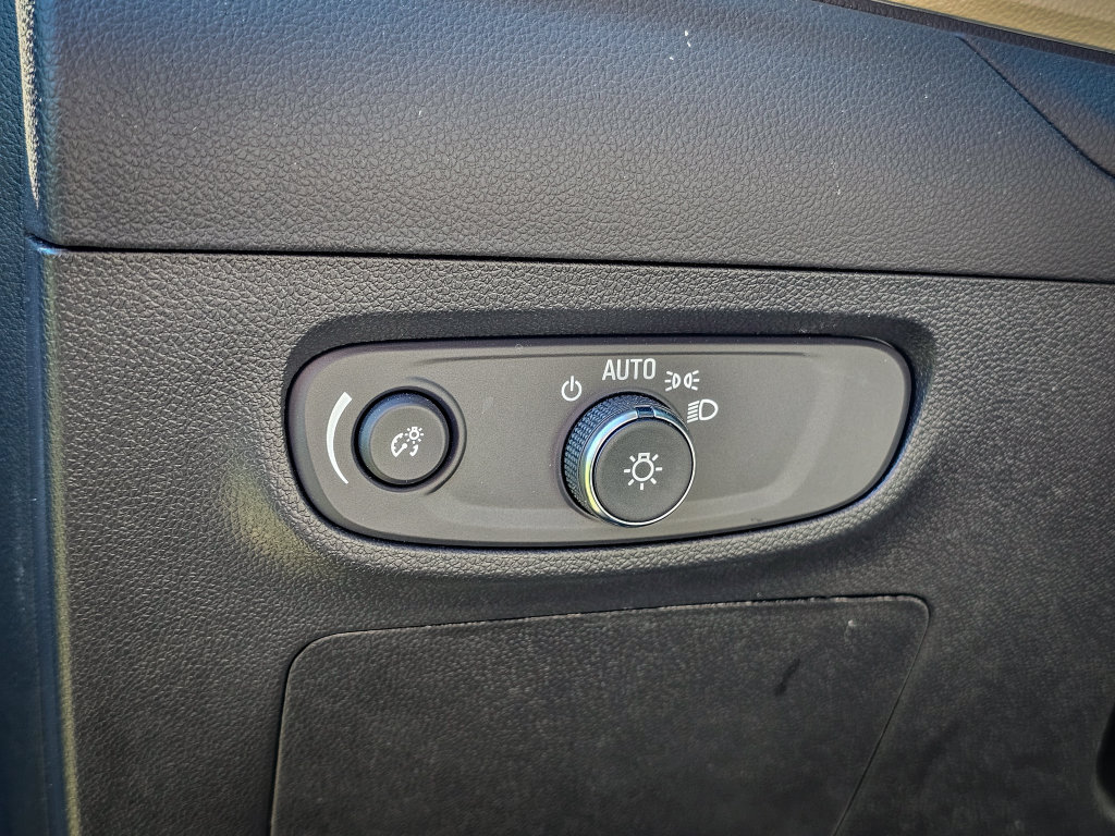 Used 2024 Buick Encore GX Avenir w/ Avenir Convenience Package AWD/4WD image 17