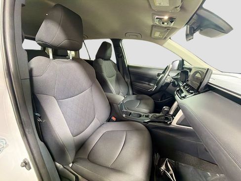 Used 2024 Toyota Corolla Cross LE FWD image 27