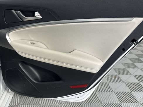 Used 2025 Genesis G70 2.5T RWD image 31