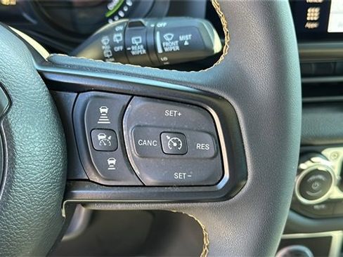 Used 2024 Jeep Wrangler Unlimited image 15