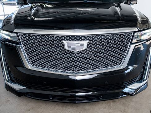 Used 2022 Cadillac Escalade Premium Luxury image 15