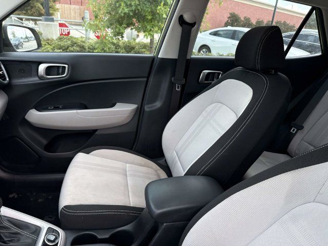 Used 2022 Hyundai Venue SEL FWD image 19