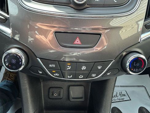 Used 2019 Chevrolet Cruze LT FWD image 25