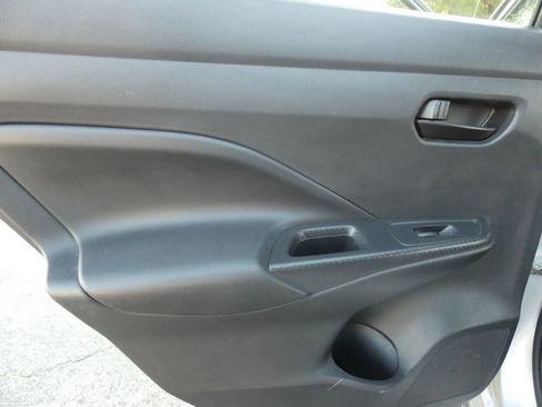 Used 2020 Nissan Versa S image 40