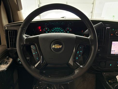 Used 2017 Chevrolet Express 2500 Extended RWD image 16