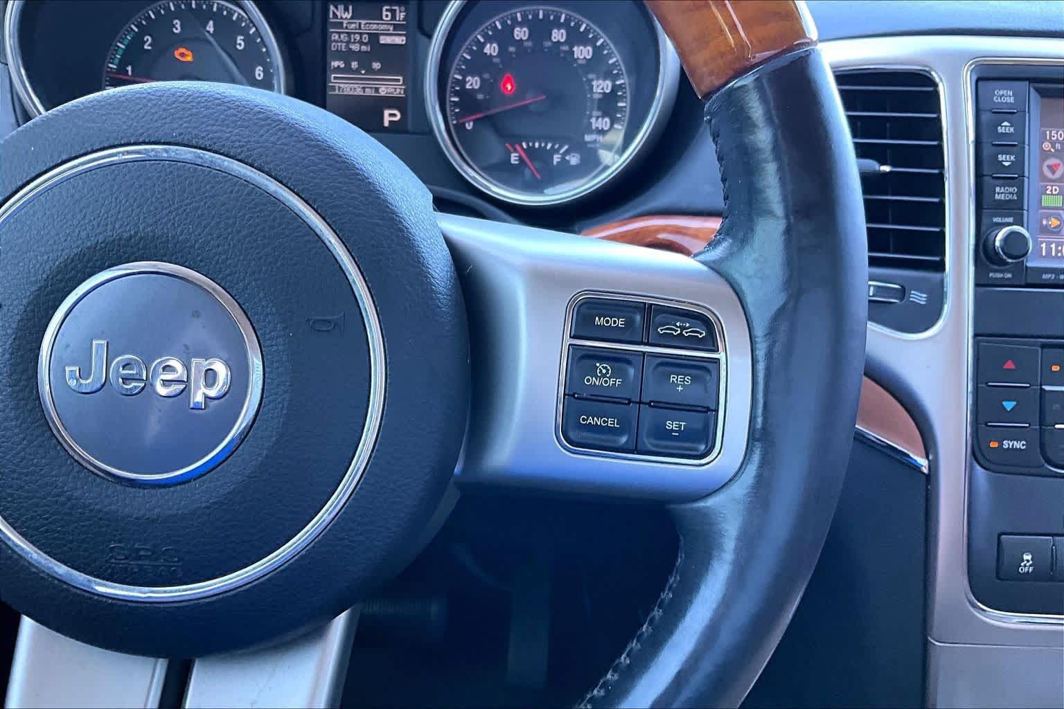 Used 2012 Jeep Grand Cherokee Overland AWD/4WD image 24
