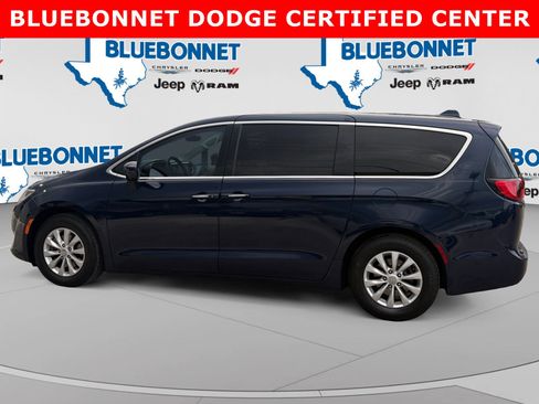 Used 2019 Chrysler Pacifica Touring Plus w/ Advanced Safetytec Group FWD image 8