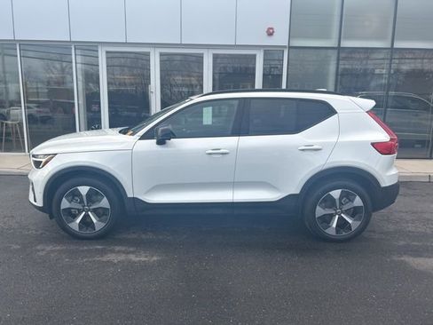 Certified 2025 Volvo XC40 B5 Plus AWD/4WD image 2