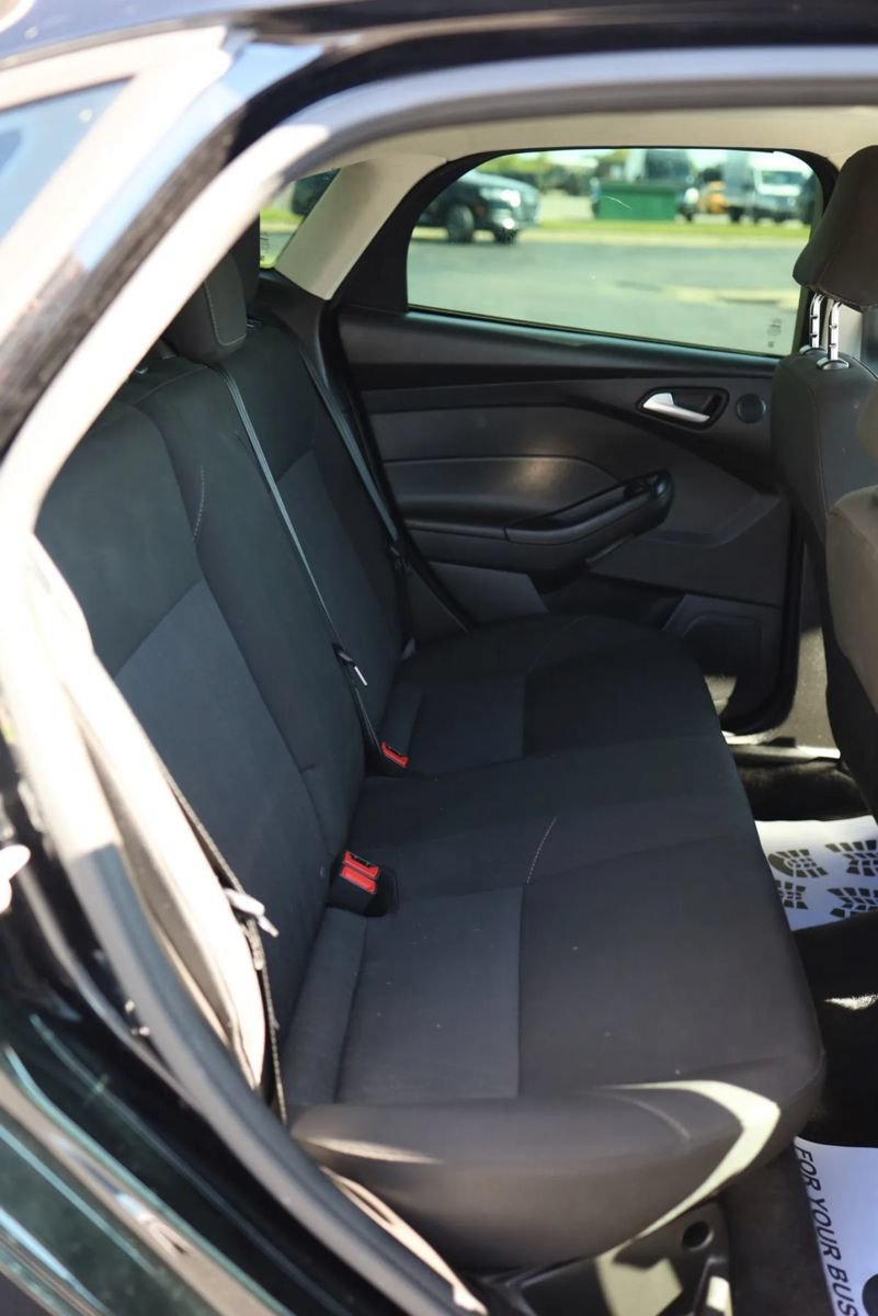 Used 2017 Ford Focus SEL w/ Cold Weather Package FWD image 39