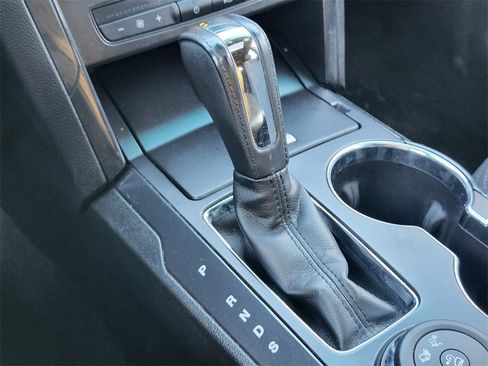 Used 2017 Ford Explorer XLT image 29