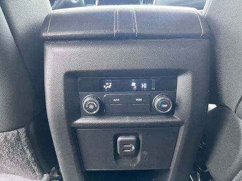Used 2023 Chevrolet Traverse LT AWD/4WD image 22