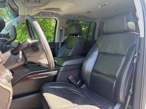 Used 2018 Chevrolet Suburban LT w/ Luxury Package AWD/4WD image 8
