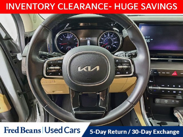 Used 2024 Kia Carnival EX FWD image 16