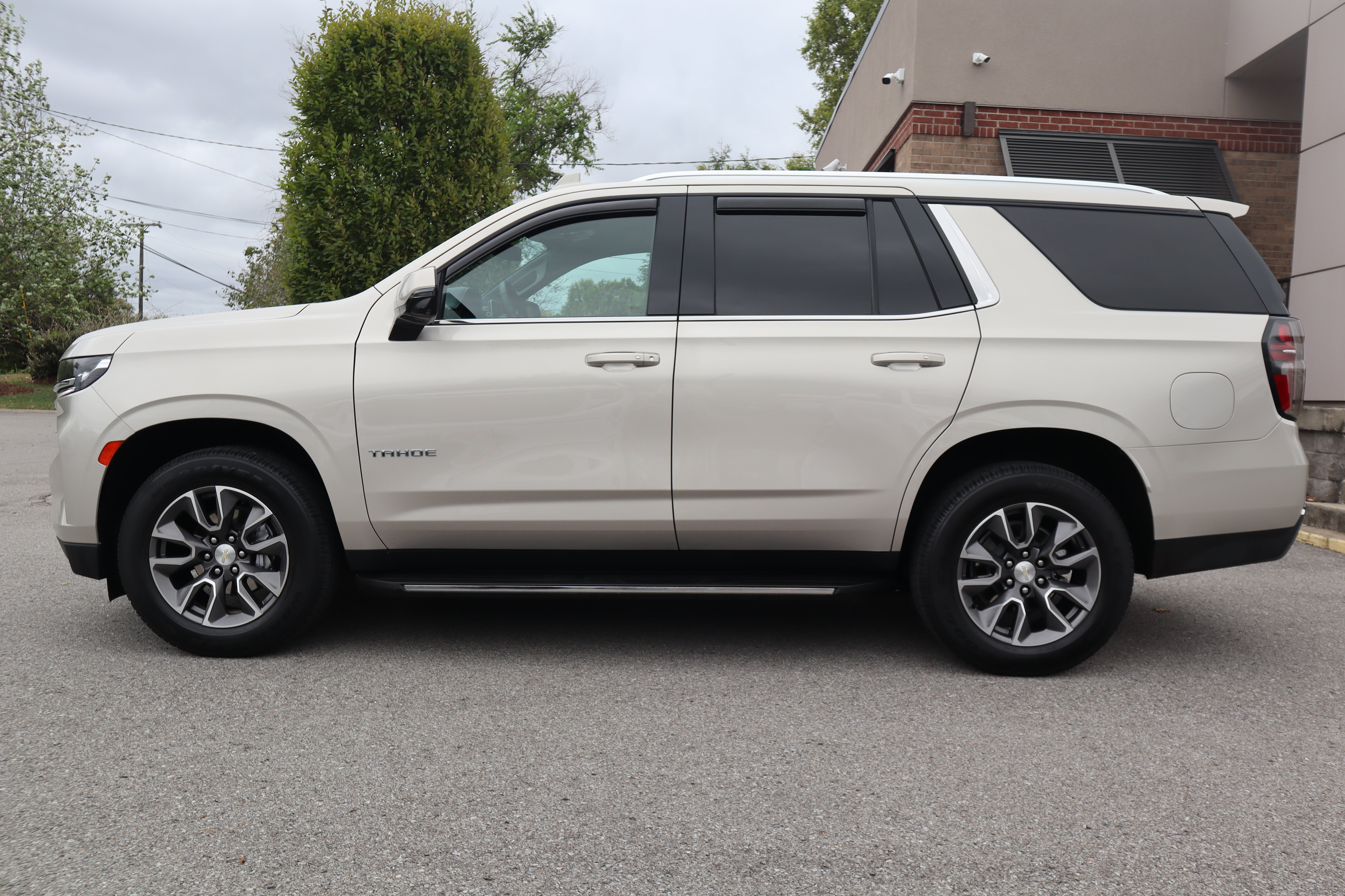Used 2023 Chevrolet Tahoe LT w/ Luxury Package RWD image 10
