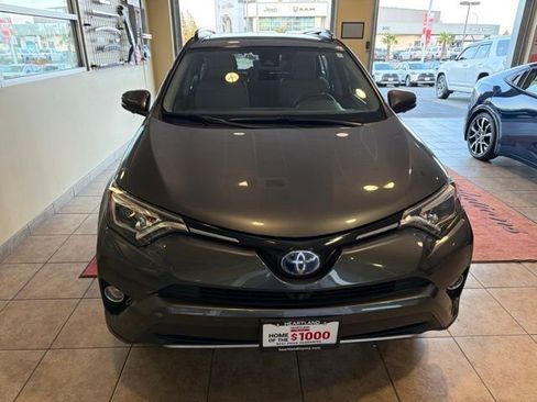 Used 2017 Toyota RAV4 Limited AWD/4WD image 2