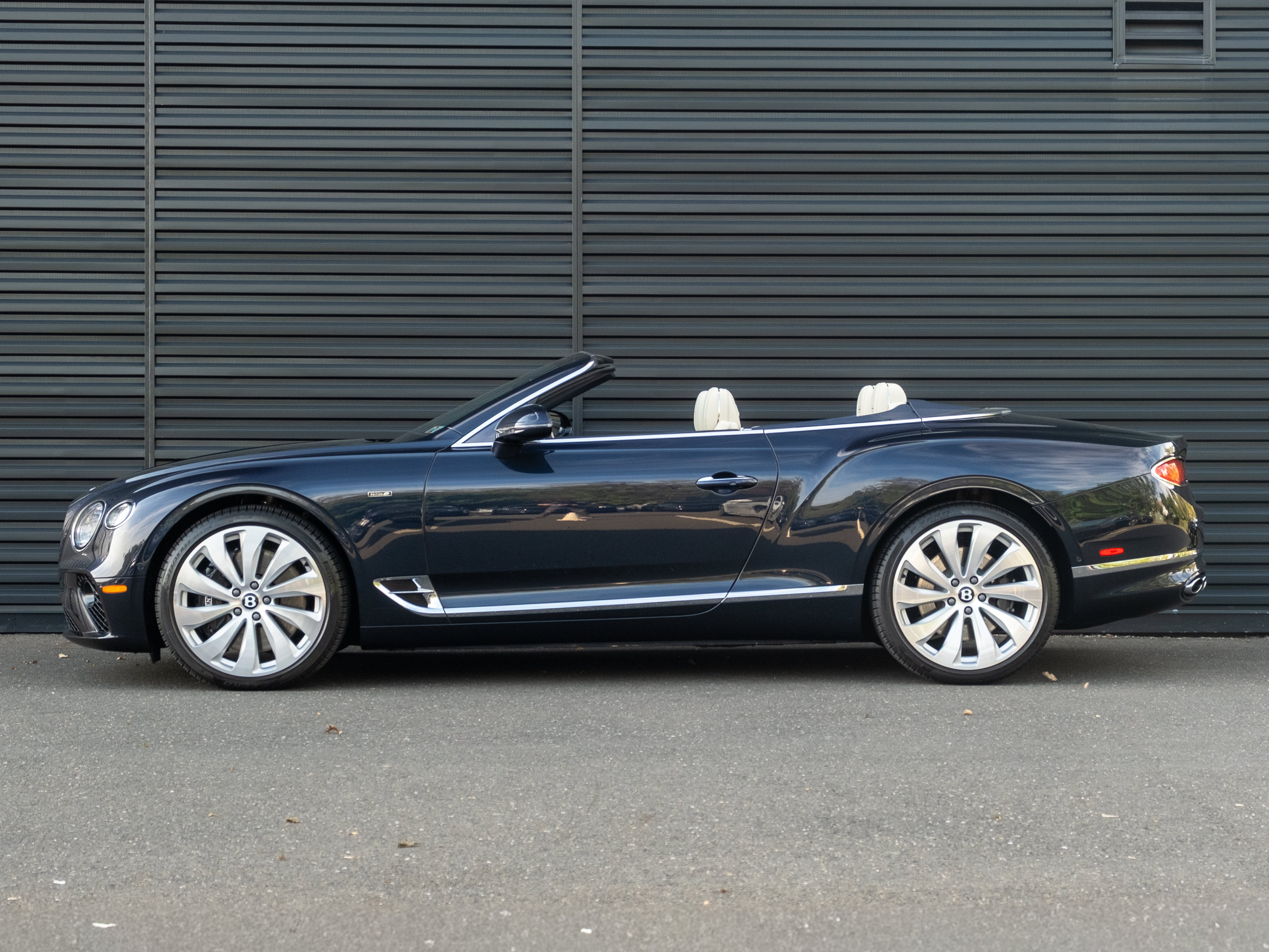 Used 2024 Bentley Continental GT AWD/4WD image 2