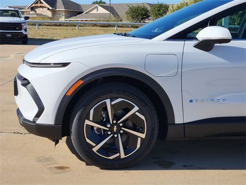 New 2026 Chevrolet Equinox EV LT image 8