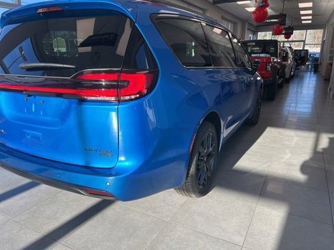 New 2026 Chrysler Pacifica Limited image 29