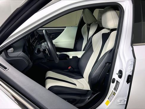 Used 2022 Lexus ES 300h F Sport image 7