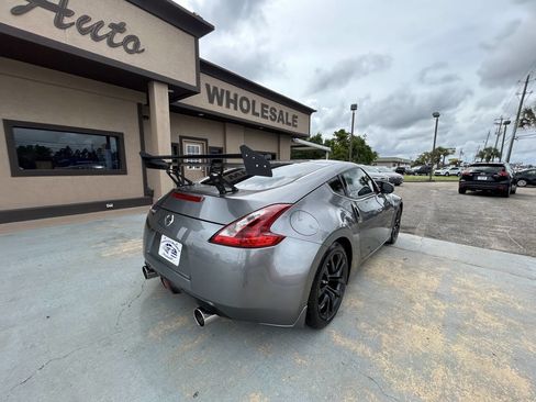 Used 2018 Nissan 370Z Coupe RWD image 6