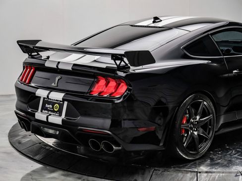 Used 2021 Ford Mustang Shelby GT500 w/ Carbon Fiber Track Pack image 23