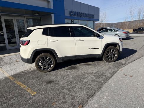 Used 2021 Jeep Compass Latitude image 4