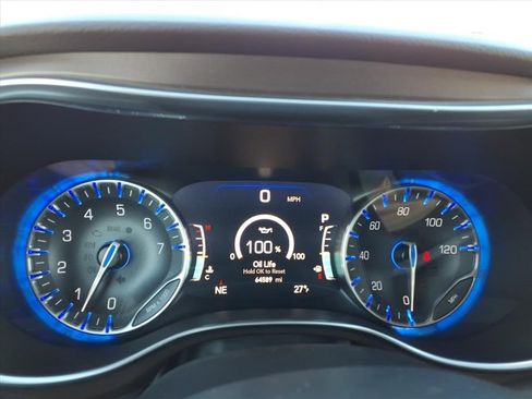 Used 2018 Chrysler Pacifica Touring-L Plus image 32